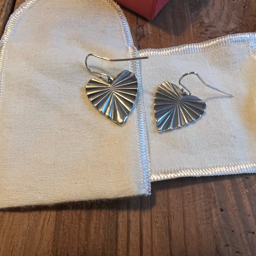 Retired James Avery Ava earrings